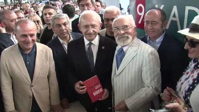 Kılıçdaroğlu, Kadıköy Kıtap Fuarını Ziyaret Etti