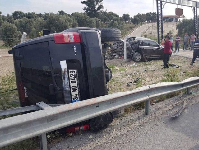 Lüks Cip Park Halindeki Araca Çarptı: 1 Yaralı