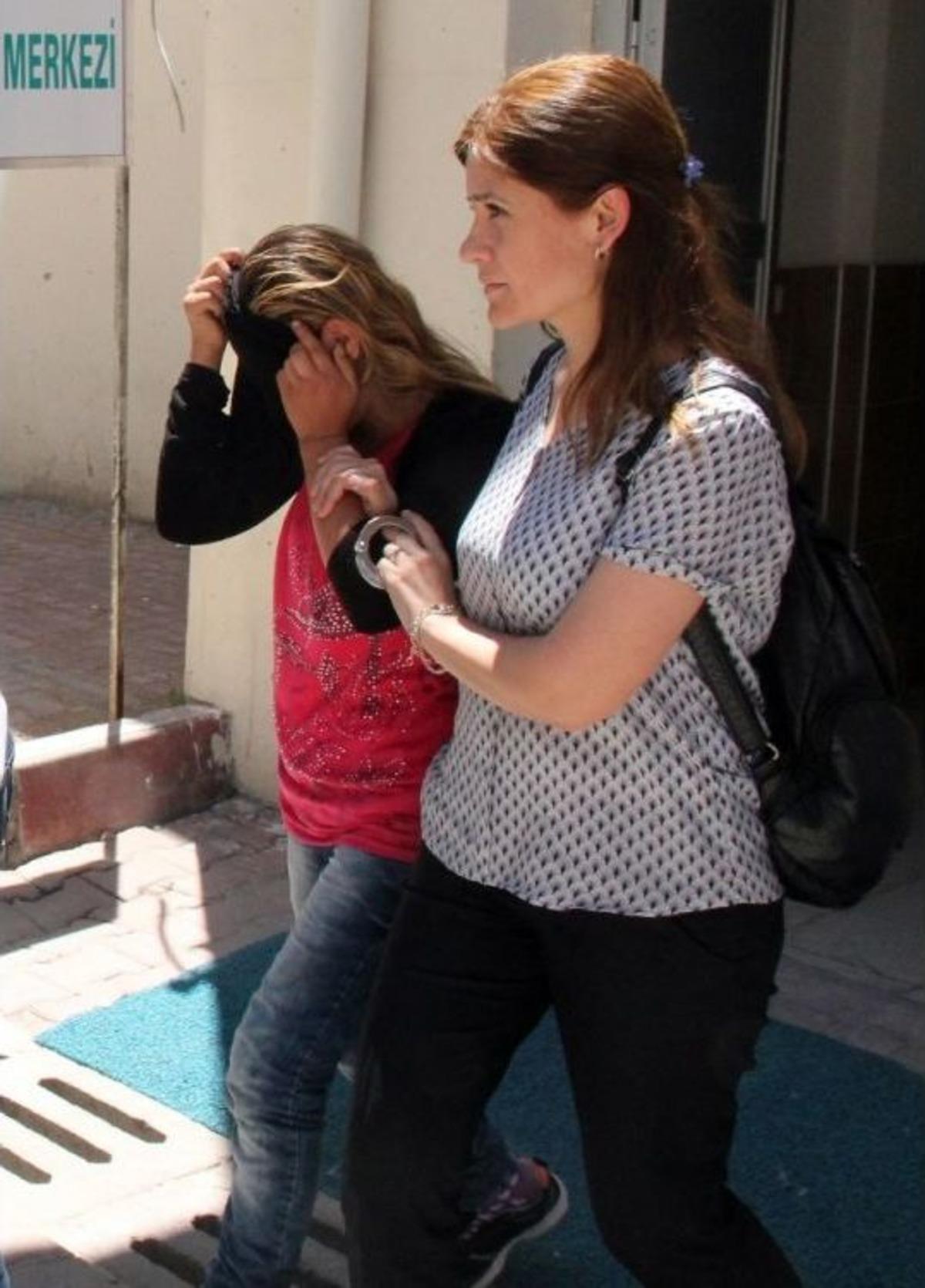 17&rsquo;lik Eş Kocasını &Ccedil;eki&ccedil;le &Ouml;ld&uuml;r&uuml;p, Sevgilisiyle Yakmış