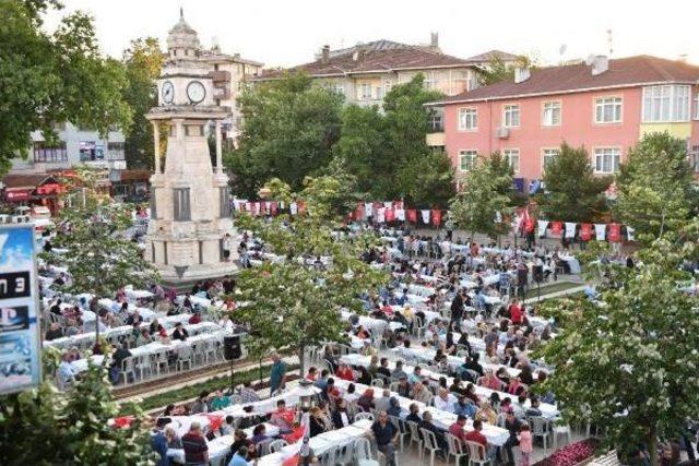 Kılıçdaroğlu Sancaktepe'de Iftar Programına Katıldı