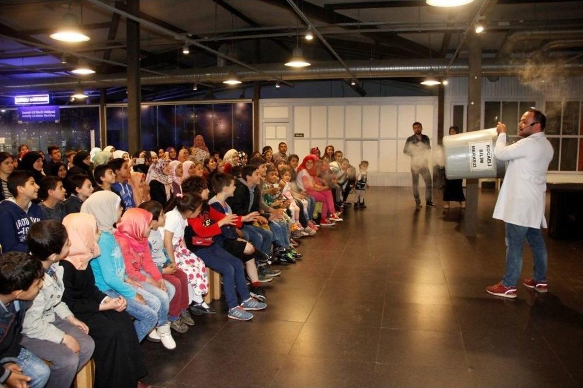 &ldquo;yetim G&uuml;lerse D&uuml;nya G&uuml;ler&rdquo; Sloganı İftar Yemeğinde Hayat Buldu