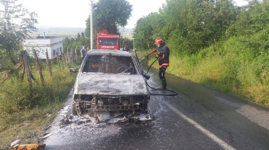 Seyir Halindeki Otomobil Alev Alev Yandı