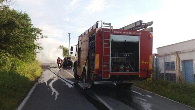 Seyir Halindeki Otomobil Alev Alev Yandı