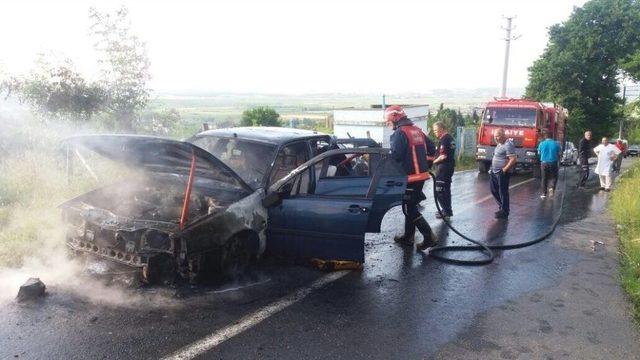 Seyir Halindeki Otomobil Alev Alev Yandı