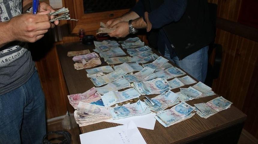 Zabıtanın Cami &Ouml;n&uuml;nden Aldığı Şahıstan Servet &Ccedil;ıktı