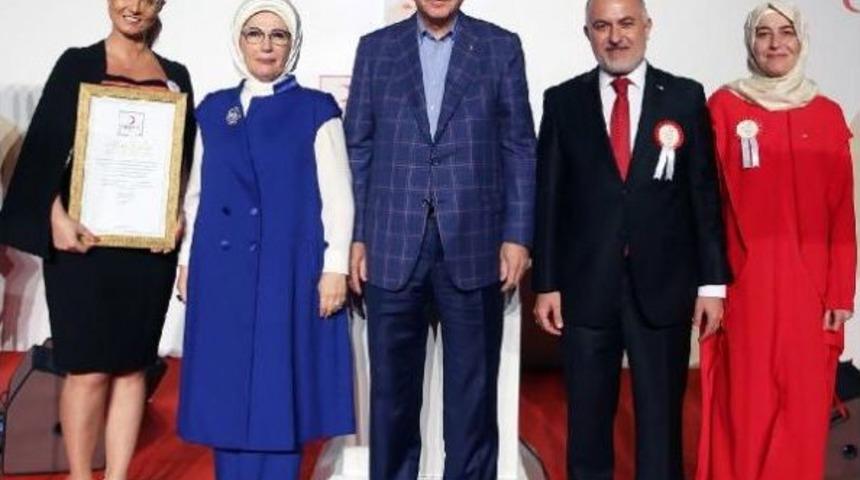 Erdoğan Kızılay Bağış&ccedil;ılar &Ouml;d&uuml;l T&ouml;reni Ve Iftarına Katıldı