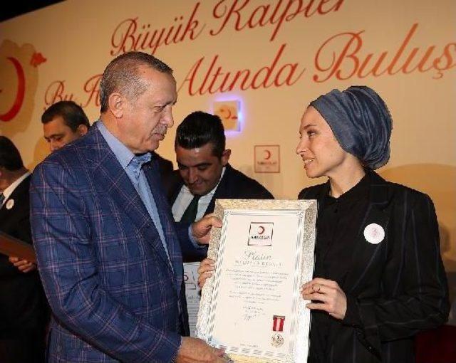 Erdoğan Kızılay Bağışçılar Ödül Töreni Ve Iftarına Katıldı