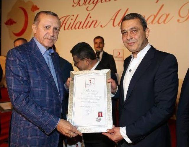 Erdoğan Kızılay Bağışçılar Ödül Töreni Ve Iftarına Katıldı