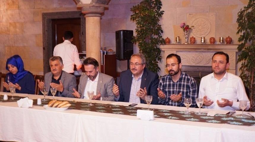 Ak Parti Milletvekilleri Kardeşlik İftarında Yetimlerle Buluştu