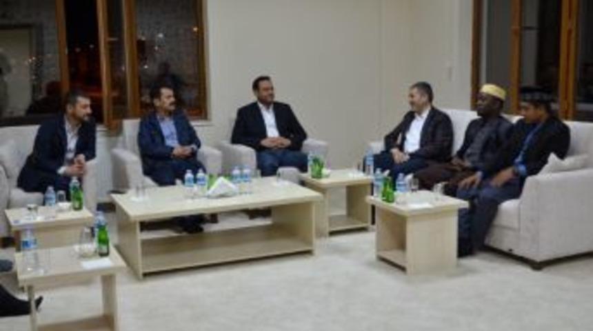 Vali Aktaş D&uuml;nyanın &Ccedil;eşitli &Uuml;lkelerinden Gelen Hafızlar İle Buluştu