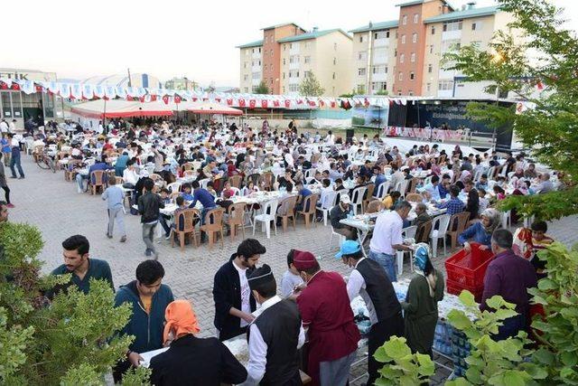 Tuşba’da ‘kardeşlik Sofrası’na Yoğun İlgi