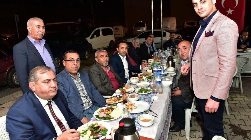 Başkan Akg&uuml;l Sahurda Muhtarlarla Buluştu