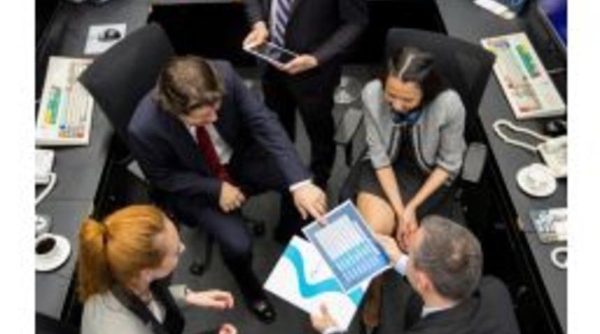 Borsa İlk Yarıda Y&uuml;kseldi