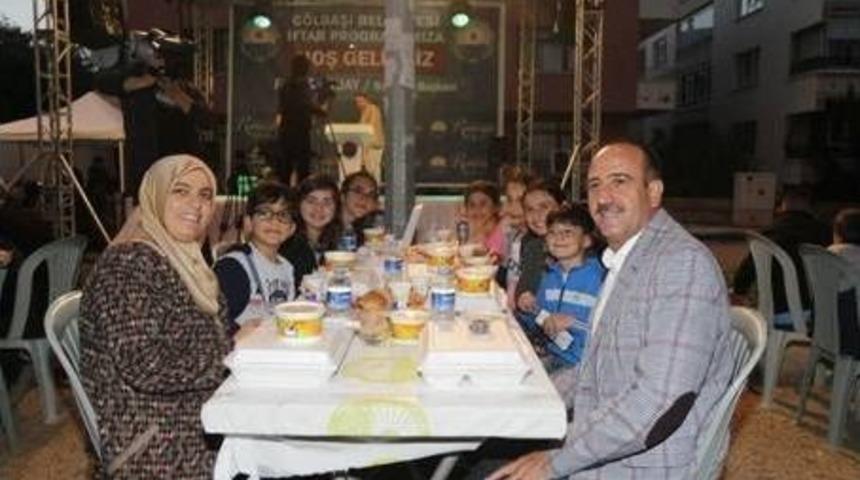 G&ouml;lbaşı&rsquo;nda İki Mahalle Bir İftarda Buluştu