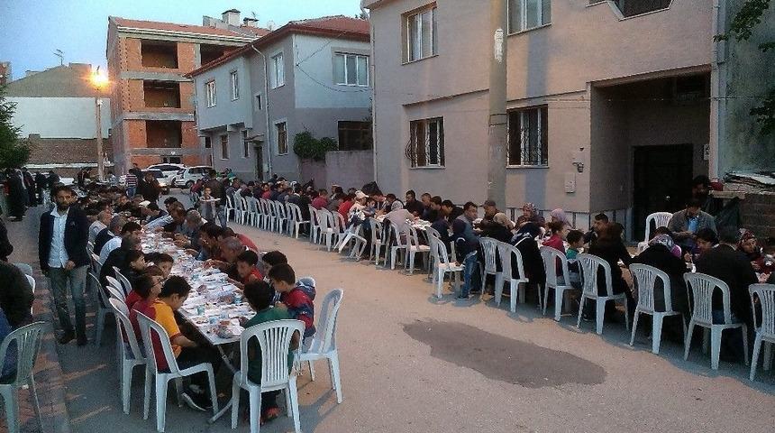 Esnaf Ve Vatandaştan Bin 200 Kişilik İftar