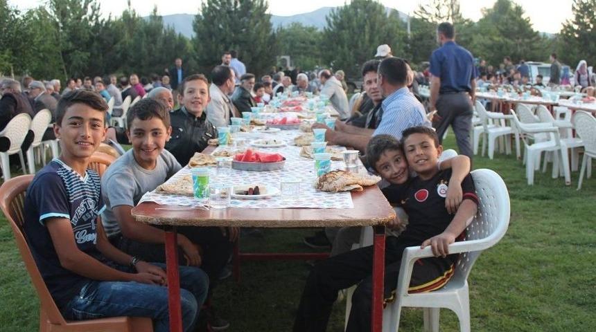 G&uuml;ny&uuml;z&uuml;&rsquo;nde İmece Usul&uuml; İftar