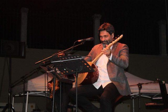 Uğur Işılak&rsquo;tan Bağlama Resitali 1