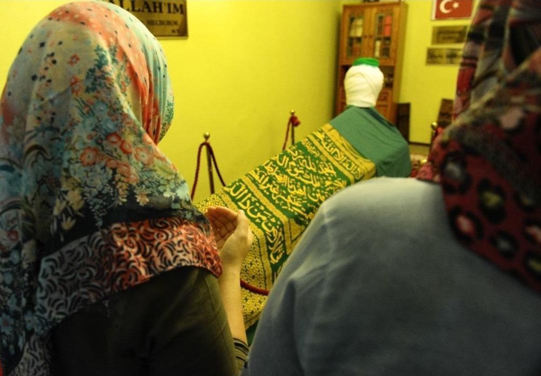 (&ouml;zel Haber) Evin İ&ccedil;inde Bulunan T&uuml;rbe Yoğun İlgi G&ouml;r&uuml;yor