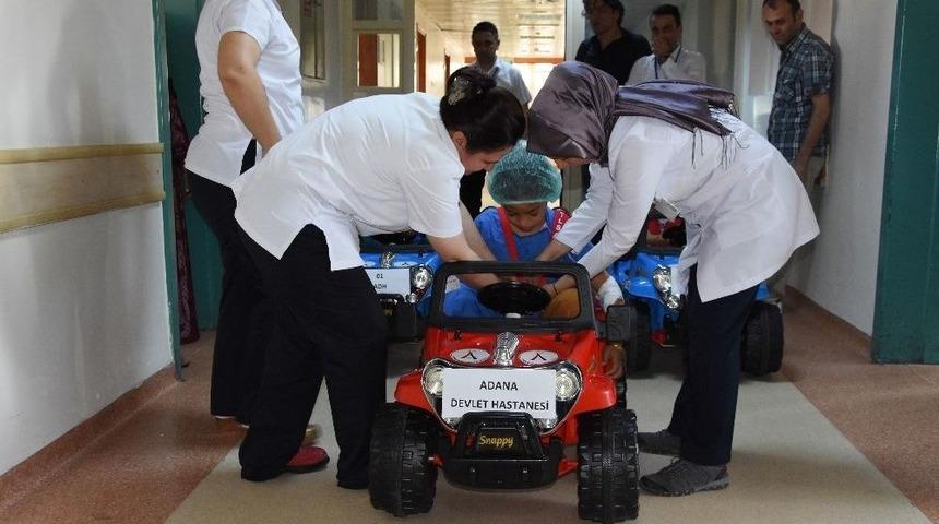 &Ccedil;ocuklar Ameliyathaneye Ak&uuml;l&uuml; Ara&ccedil;larla Gidiyor