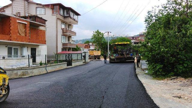 İzmit Belediyesi Yol Çalışmalarını Sürdürüyor