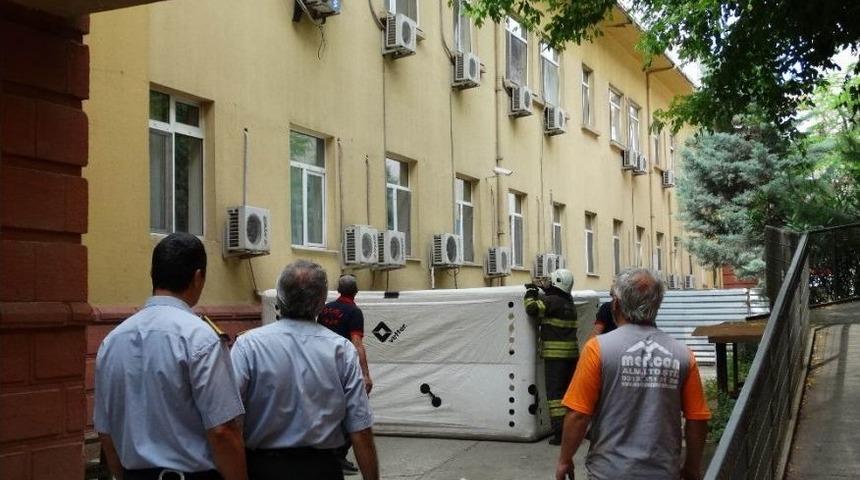 Kadın Mahkum Hastanede Kalmak İ&ccedil;in İntihara Kalkıştı