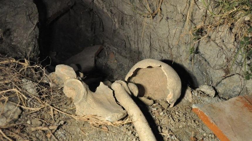 Balık&ccedil;ılar 50 Yıl &Ouml;ncesine Ait İnsan Kemikleri Buldu