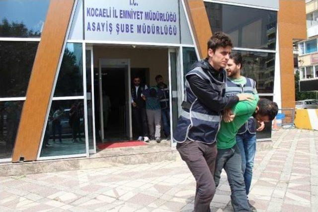 Kocaeli'de Baz Istasyonundan Akü Çalan Hırsızlar Yakalandı