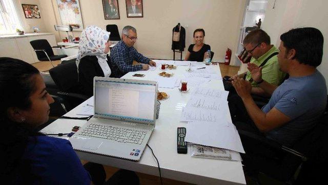 Bayraklı’da Duvar Yazıları Yarıştı