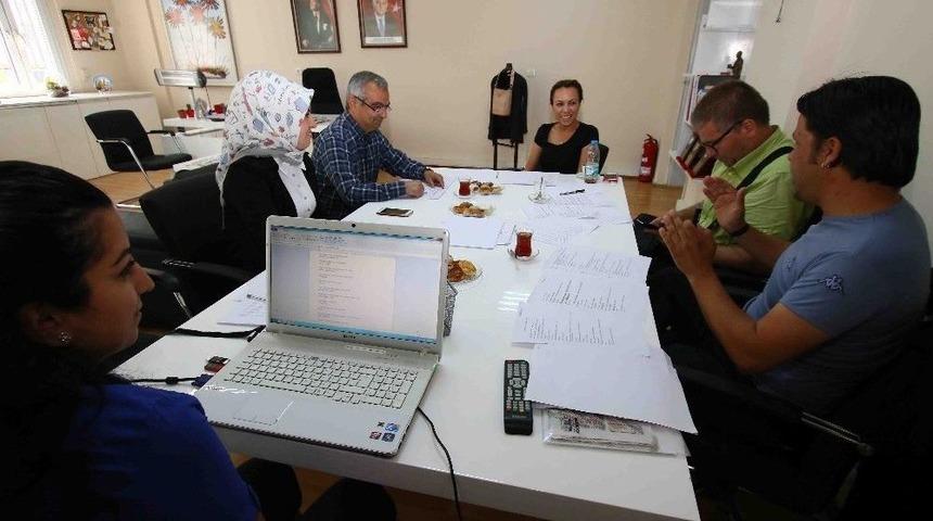 Bayraklı&rsquo;da Duvar Yazıları Yarıştı