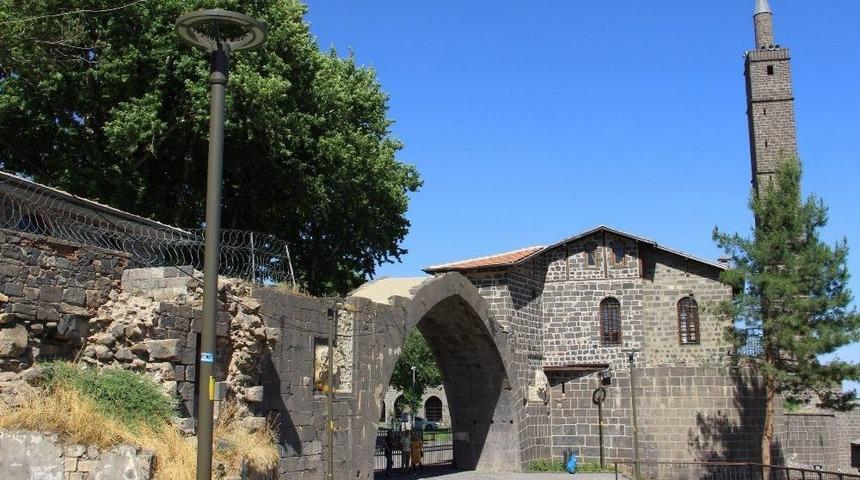 Arslanoğlu: "d&uuml;nyanın İlk Robotu 8 Asır &Ouml;nce Diyarbakır&rsquo;da İcat Edildi"