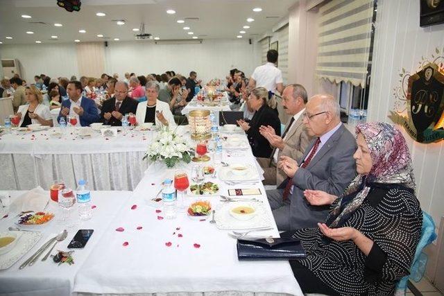 Polis Eşleri Derneğinden Emeklilere İftar