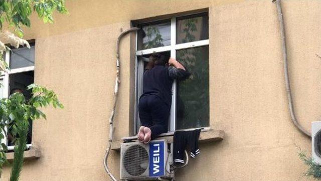 Kadın Mahkum Hastane Penceresinde Intihar Girişiminde Bulundu 1