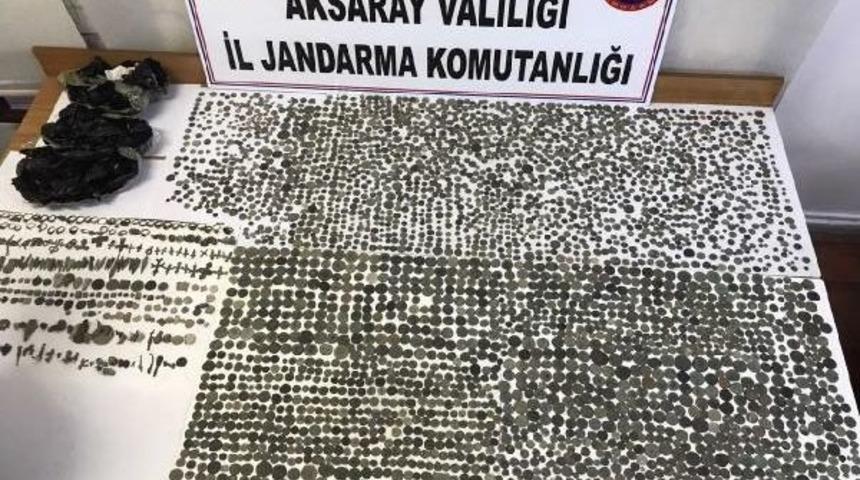 Baba- Oğlun Valizlerinde Tarihi Eser Ele Ge&ccedil;irildi