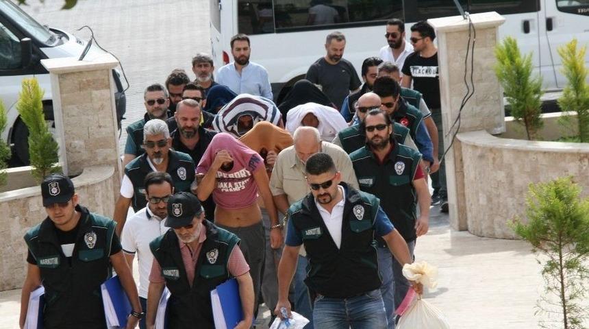 1 Ton Uyuşturucu İle Yakalanan Geminin M&uuml;rettebatı Adliyeye Sevk Edildi