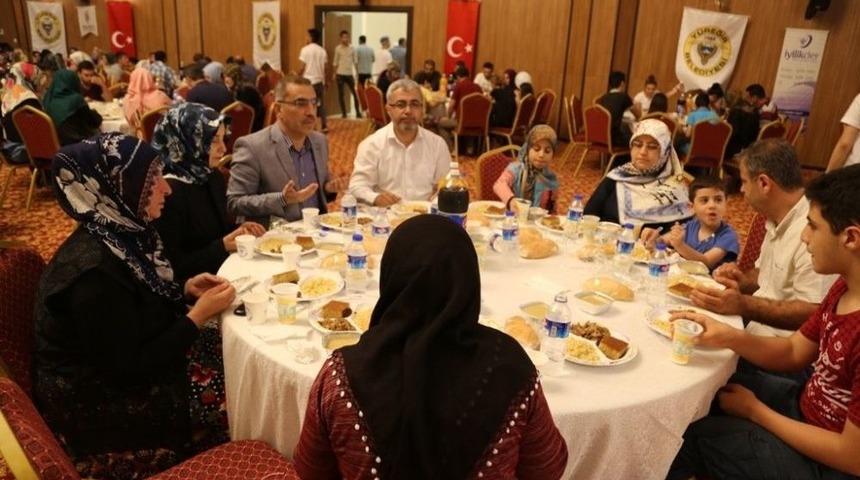 Başkan &Ccedil;elikcan Yetim &Ccedil;ocuklarla İftar Yaptı