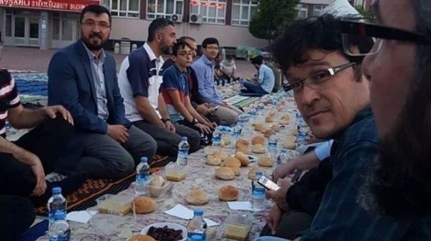 &Uuml;mmet İftarında Bir Araya Geldiler