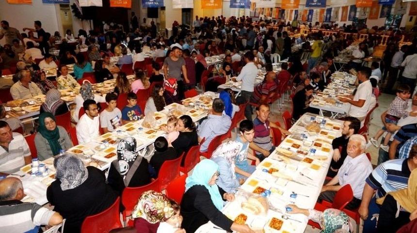 Sarıg&ouml;l Ak Parti&rsquo;den Bin 500 Kişilik İftar