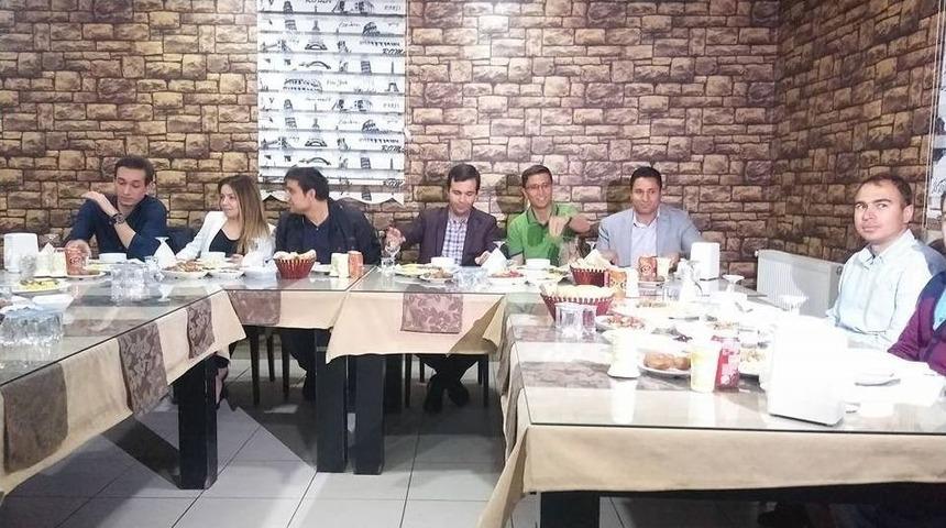 Ak Parti İl&ccedil;e Başkanı Yıldırım&ccedil;akar&rsquo;dan İftar Yemeği