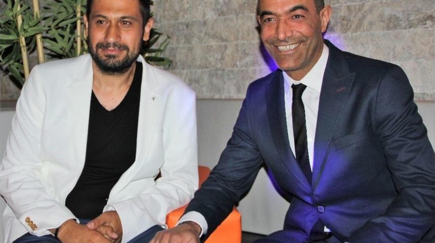 &Uuml;nl&uuml; Sanat&ccedil;ının Yeni İmajı Şaşırttı