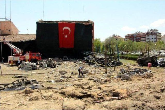 Elazığ Emniyet Müdürlüğü'ne Bombalı Saldırıyla Ilgili 19 Şüpheliye Dava Açıldı