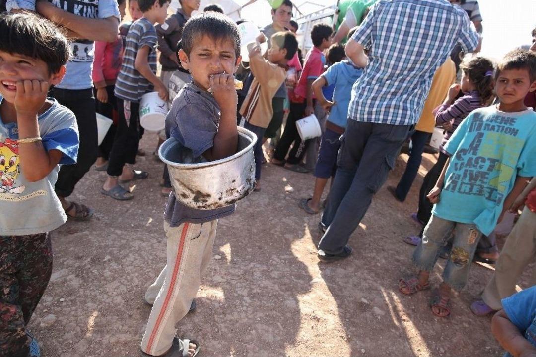 (&ouml;zel Haber) Azez Ve Cerablus&rsquo;taki Suriyelilere İftarda 50 Bin Kişilik Yemek Dağıtılıyor