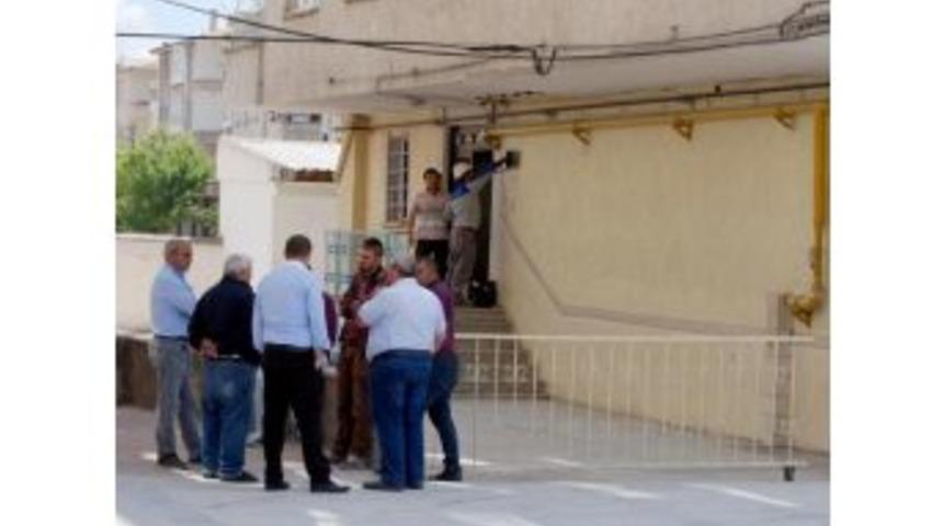 70 Yaşında Kendini Astı