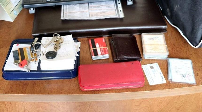 Kayıp Eşyalar Sahiplerini Bekliyor