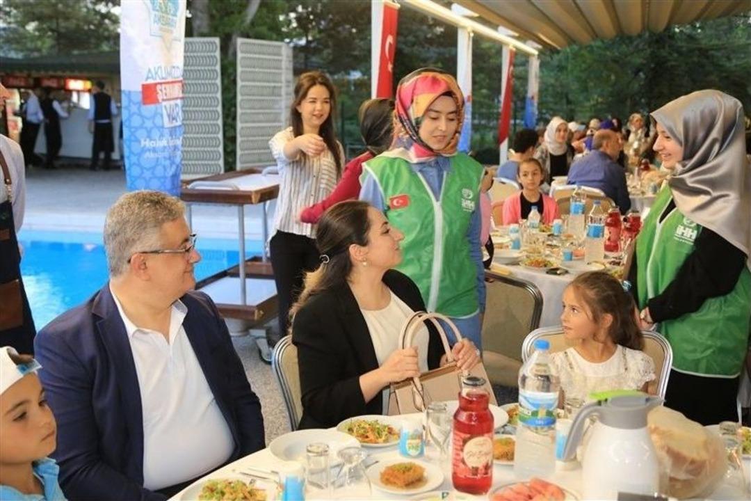 Aksaray&rsquo;da Yetim &Ccedil;ocuklar İftarda Buluştu