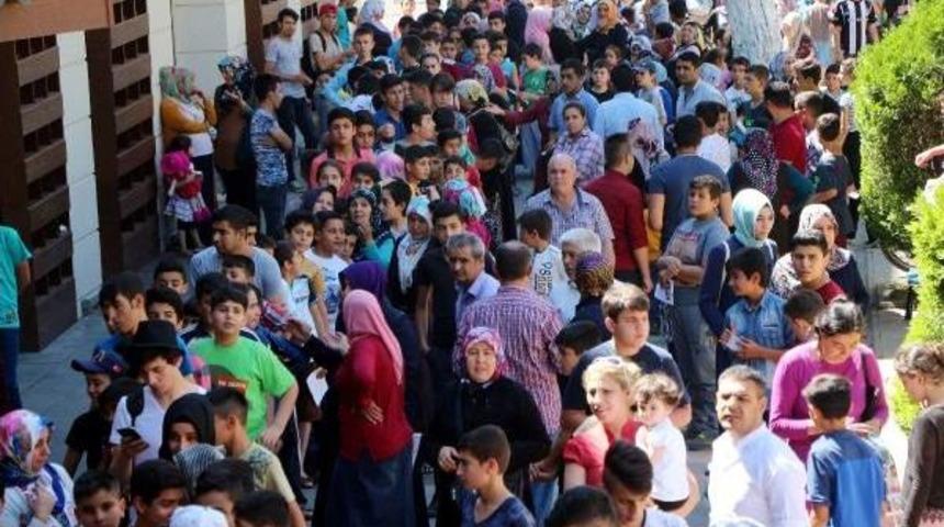 Gaziantep'te, Karne Hediyesi Ayakkabı Kuyruğu