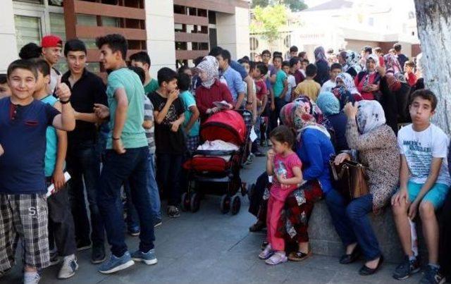 Gaziantep'te, Karne Hediyesi Ayakkabı Kuyruğu