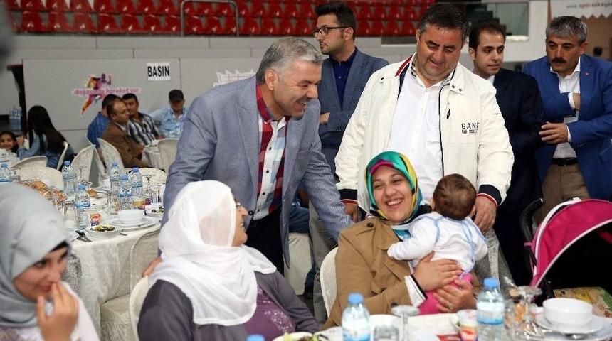 Başkan &Ccedil;elik &Ccedil;alışma Arkadaşlarıyla İftar Yaptı