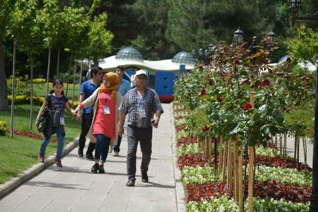 (özel Haber) Şeyh Edebali Türbesi Yerleşkesini Hafta İçi 4 Bin, Hafta Sonu 7 Bin Kişi Ziyaret Ediyor