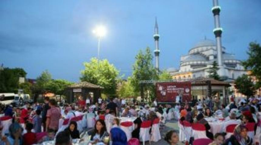 İftar Buluşmalarında Sıra Akyazı&rsquo;da