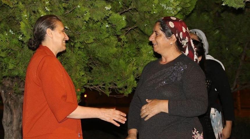 Başkan Akat K&ouml;rhat Parkında Vatandaşlarla Buluştu